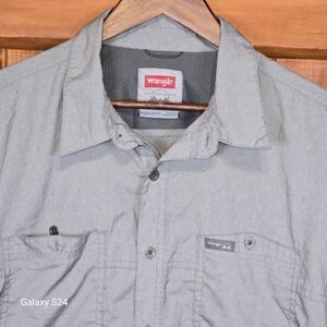 Wrangler Outdoor Series Men's Regular Fit Short Sleeve Button Up XLarge Gray